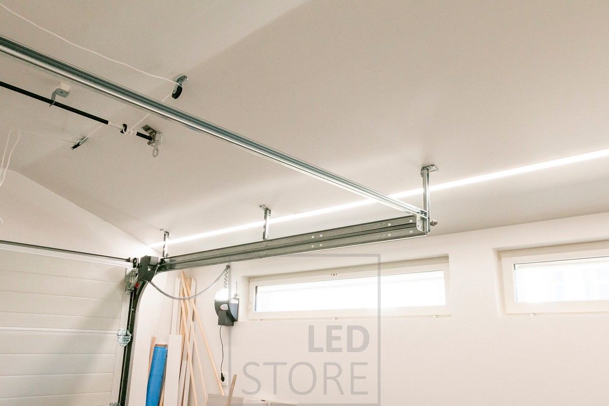 Upotettava led profiili 35/44mm autotallin katossa. Profiilssa tuplanauha.