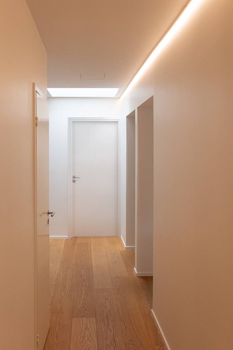 LED valonauha käytävällä