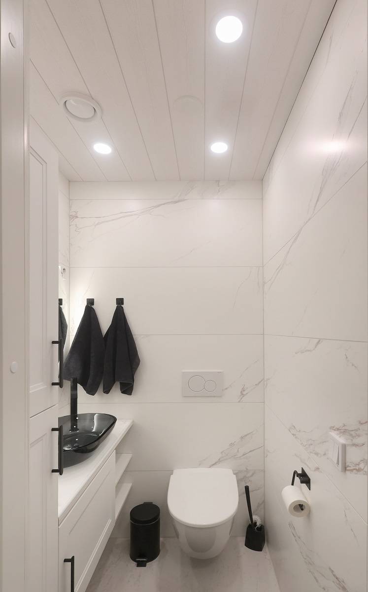 WC:n katossa kolme LED PANEELI PYÖREÄ ø120