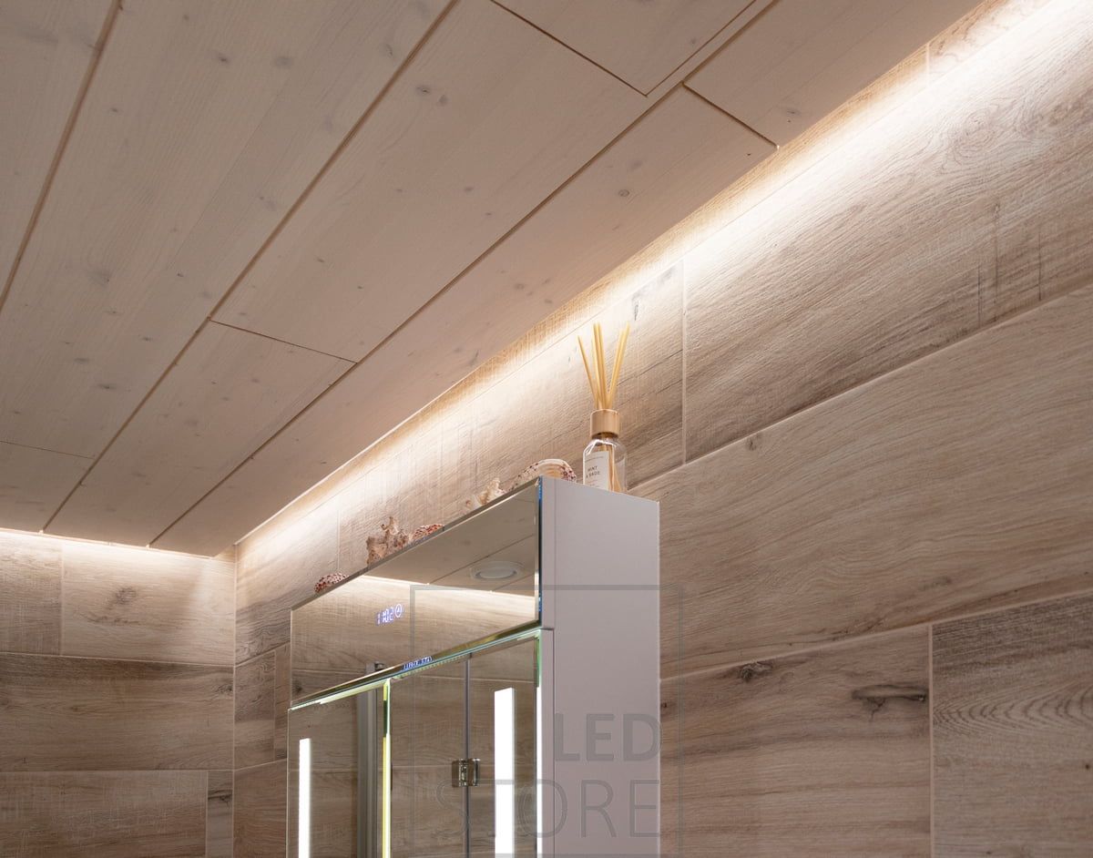 Katon urasta valaiseen kauniisti 7,2 W/m CCT led-nauha pintaprofiilissa. LedStore.fi