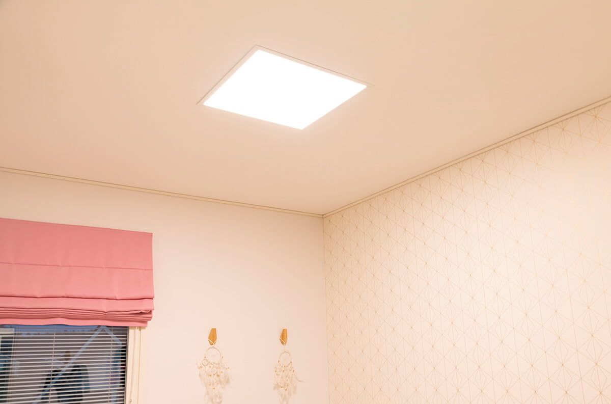 LED Storen logo vihreällä taustalla: valkoinen neliö, jossa sanat "LED STORE" näkyvät näkyvästi valkoisella tekstillä.