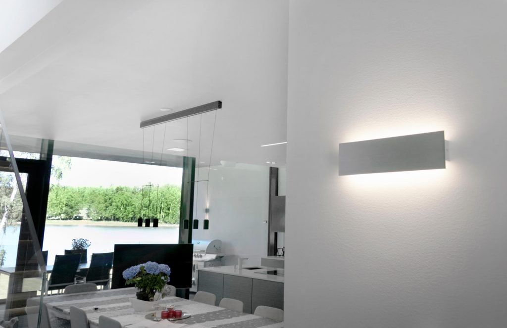LED STORE -kyltti valkoisilla kirjaimilla vihreällä taustalla, jossa valkoinen neliöääriviiva korostaa myymälän keskittymistä LED-valaistukseen.