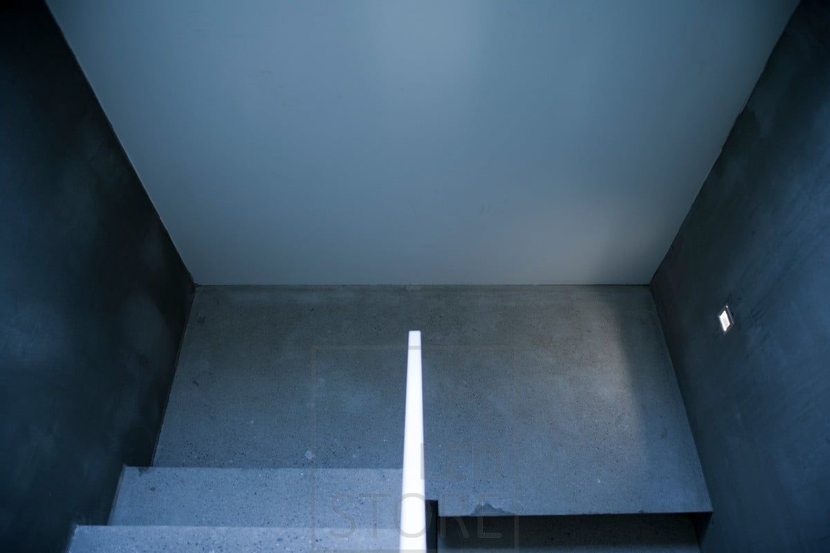 IN-WALL upotettava led seinävalaisin porrasvalona. Valo on silmäystävällistä ja kytkettynä liiketunnistimeen toimii erinomaisesti myös yövalaistuksena. Ledstore.fi