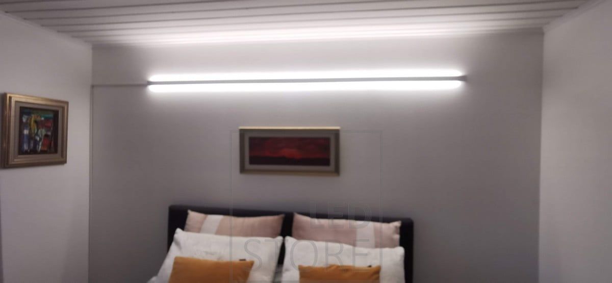 Makuuhuoneessa INDIRECT 2 kahteen suuntaan valaiseva led-profiili. Ledstore.fi