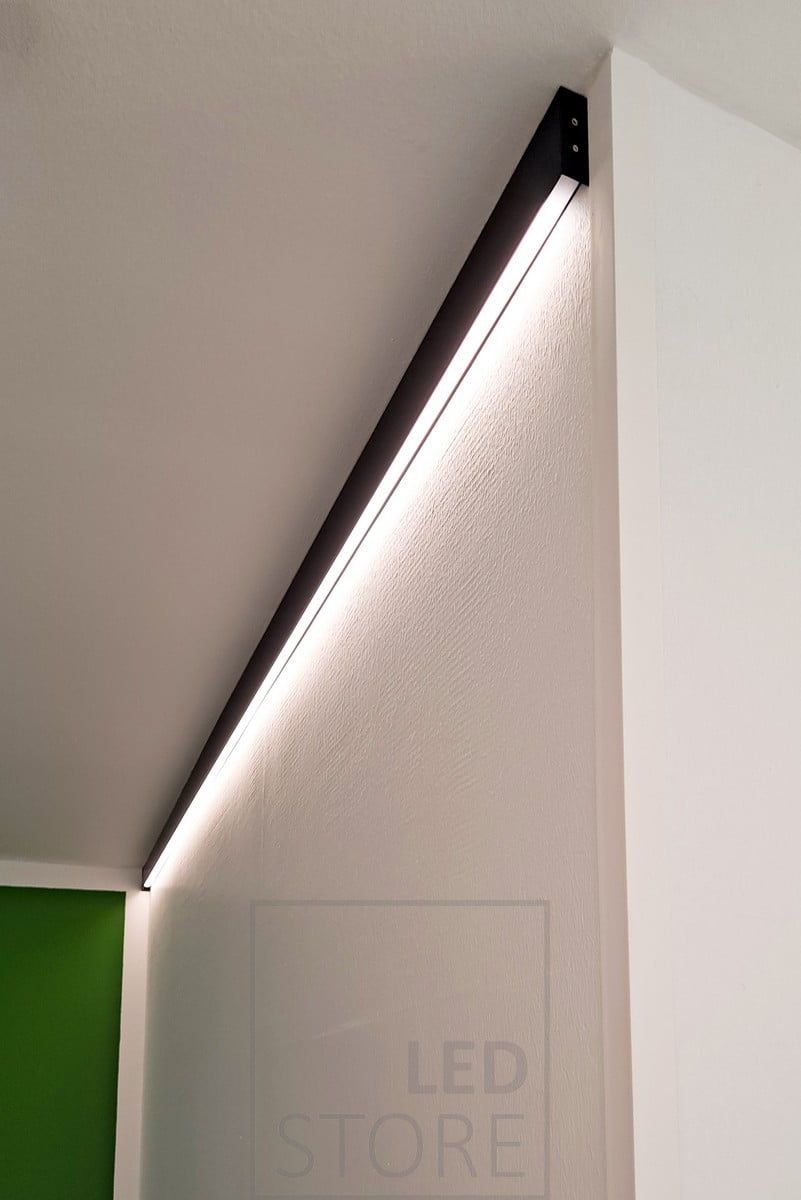 Kattolistan korvaava alumiiniprofiili. Sisällä led nauha valaisemassa alaspäin. Ledstore.fi
