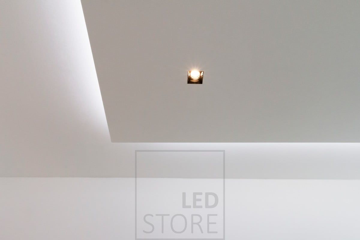 Miten hotelleissa tehdään piilotettu spottivalaistus? Tässä se on: Led PIILO spotti värilämpötilansäädöllä on kipsattava valaisin joka luo arkkitehtonisen ja hotellimaisen ilmeen. Hieman lisätyötä vaativa asennus, mutta upea lopputulos! Ledstore.fi