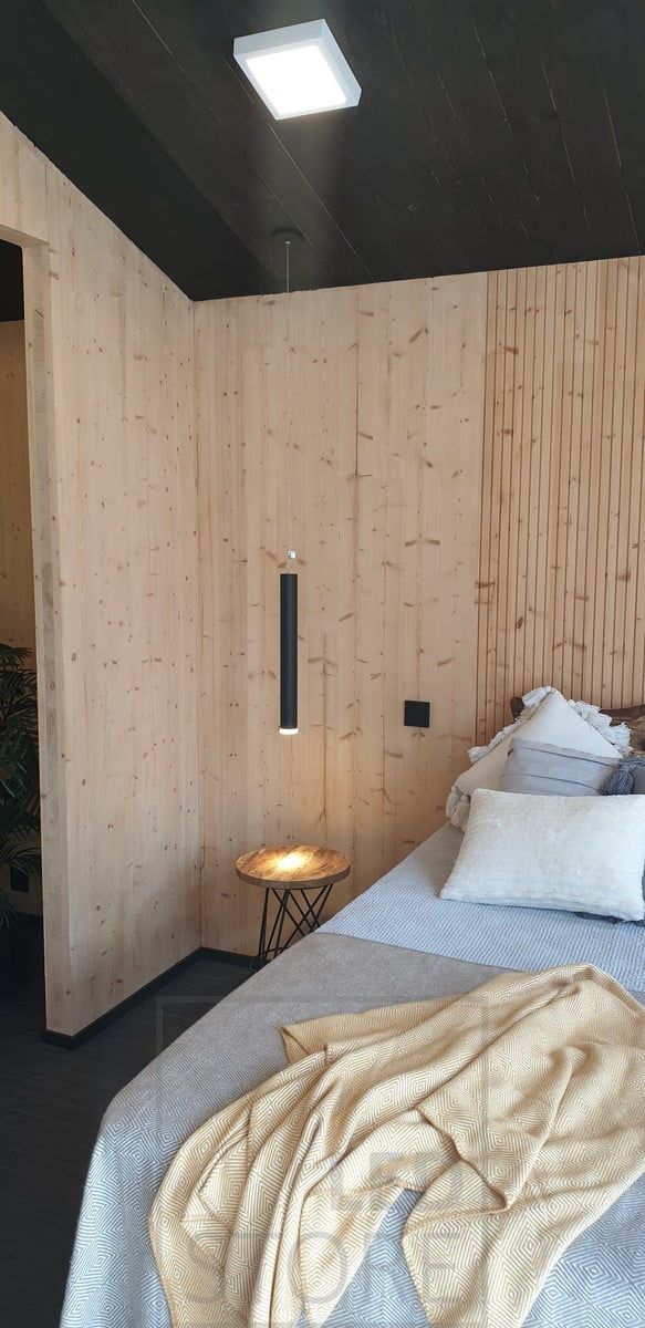 Led PIIPPU valaisin lukuvalona sängyn vieressä. Valon avautumiskulma on säädettävissä 10-60 asteen väliltä. Ledstore.fi
