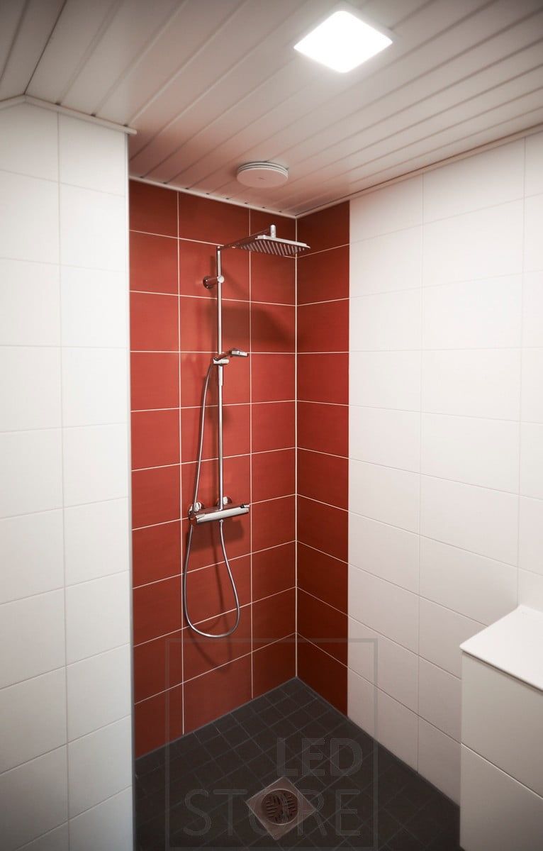 Kylpyhuoneen valaistus led paneelilla. Led paneelin käytön monipuolisuutta lisää se, että LedStoren led-paneelivalaisimet ovat kosteussuojattuja (IP44 ja IP54) sekä himmennettäviä. Ledstore.fi