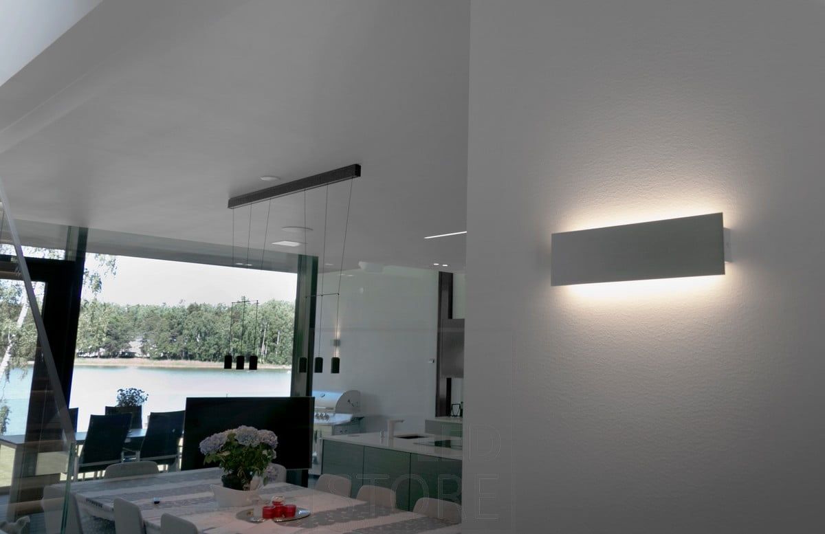 Tunnelmallista epäsuoraa valoa led STRAIGHT seinävalaisimella. Ledstore.fi