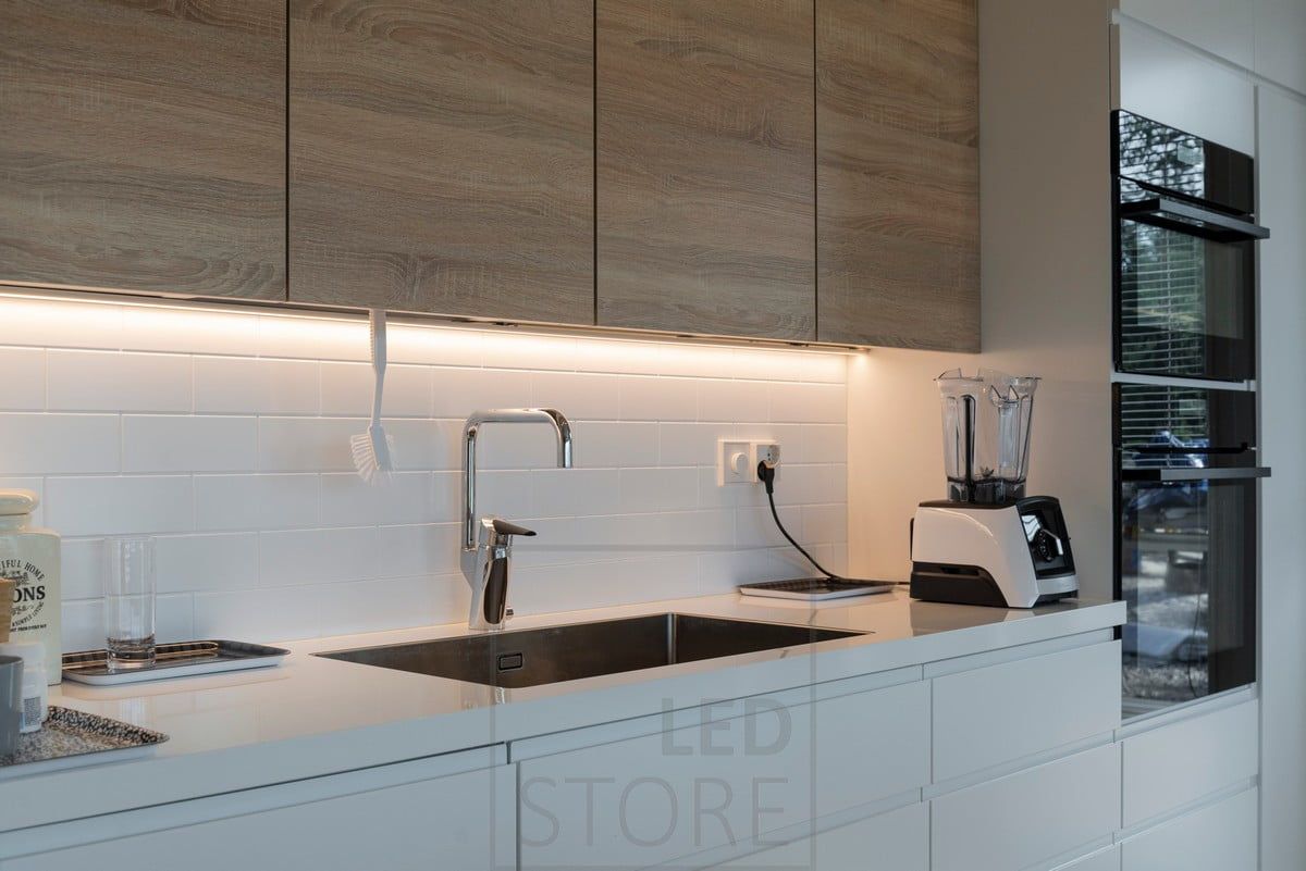 Keittiön led nauha työtasovalaistuksena. Ledstore.fi
