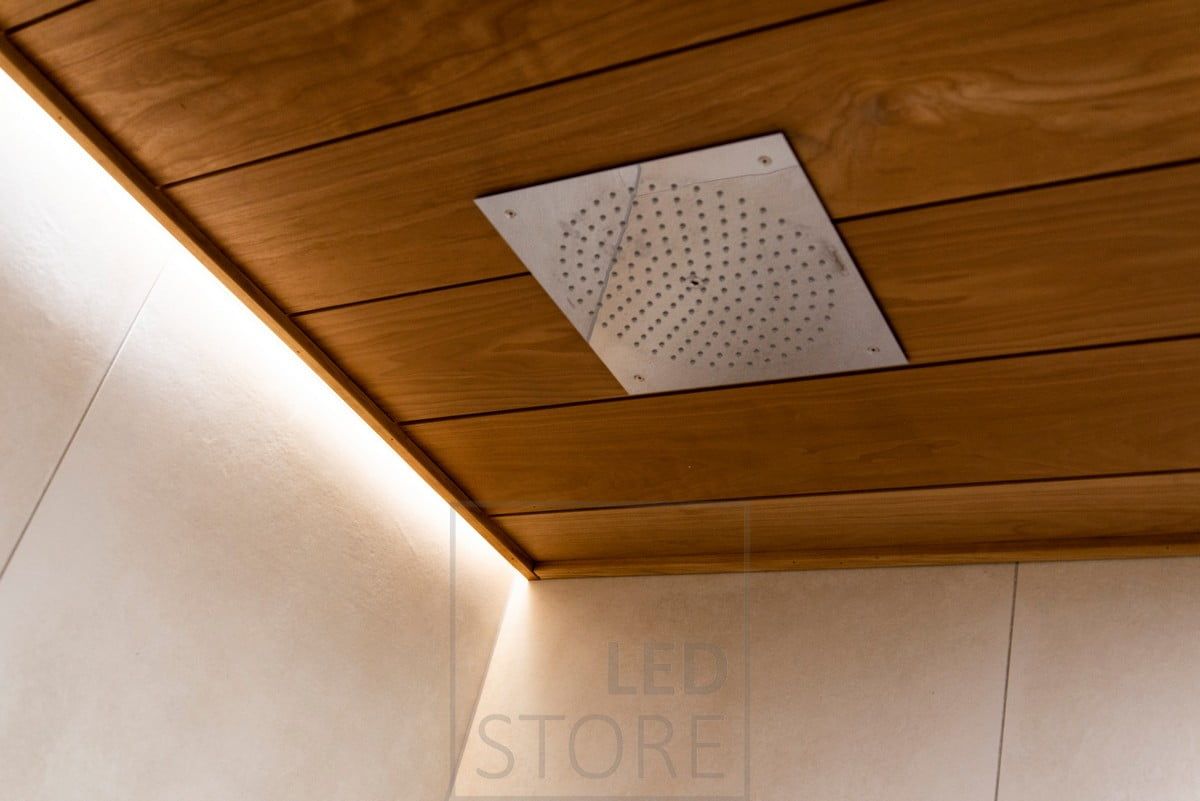 Sadesuihkun takana led nauha valaisemaan tunnelmallista, epäsuoraa. Ledstore.fi