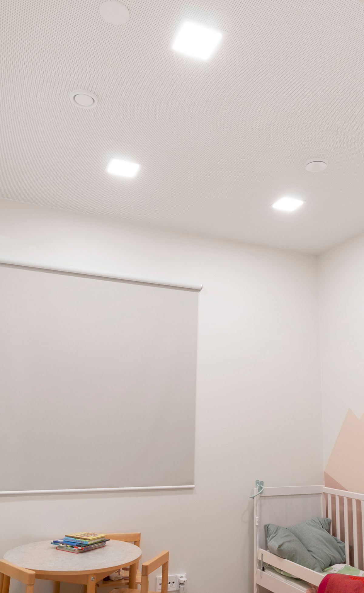 LED Store -logo vihreällä taustalla ja teksti "LED STORE" valkoisena keskellä valkoista neliötä. Ihanteellinen energiatehokkaisiin valaistusratkaisuihin.