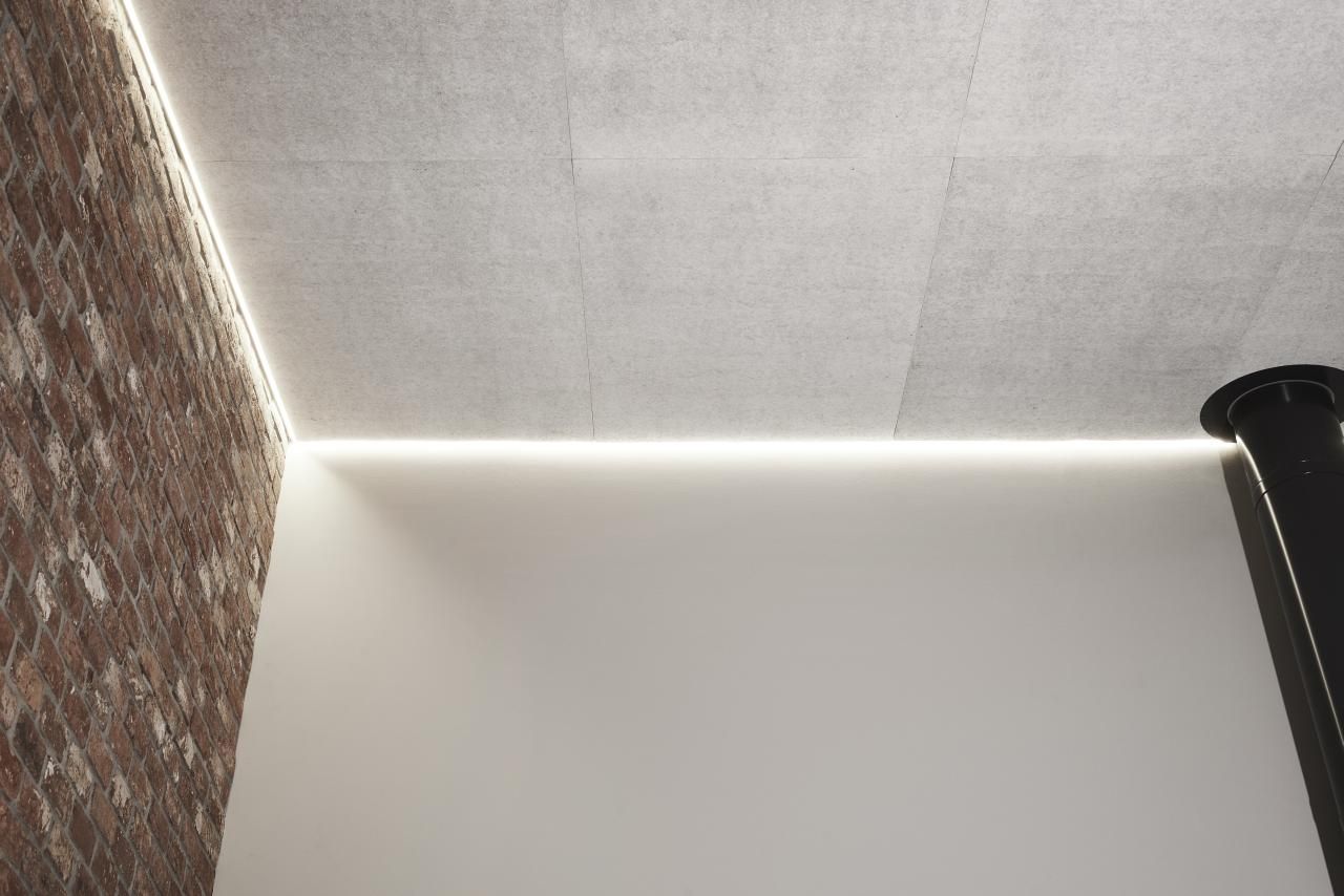 LED-valaistusliikkeen logo: Valkoinen neliö, jossa on 'LED STORE' lihavoitu valkoinen teksti pinottu pystysuoraan vihreällä taustalla. Ympäristöystävällinen valaistus.