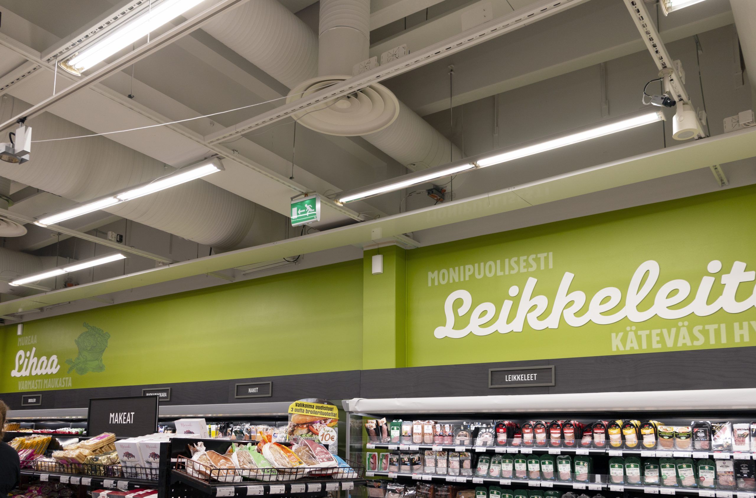 Miellyttävä, tehokas ja tasainen valaistus ruokakaupassa led loisteputkilla. Ledstore.fi