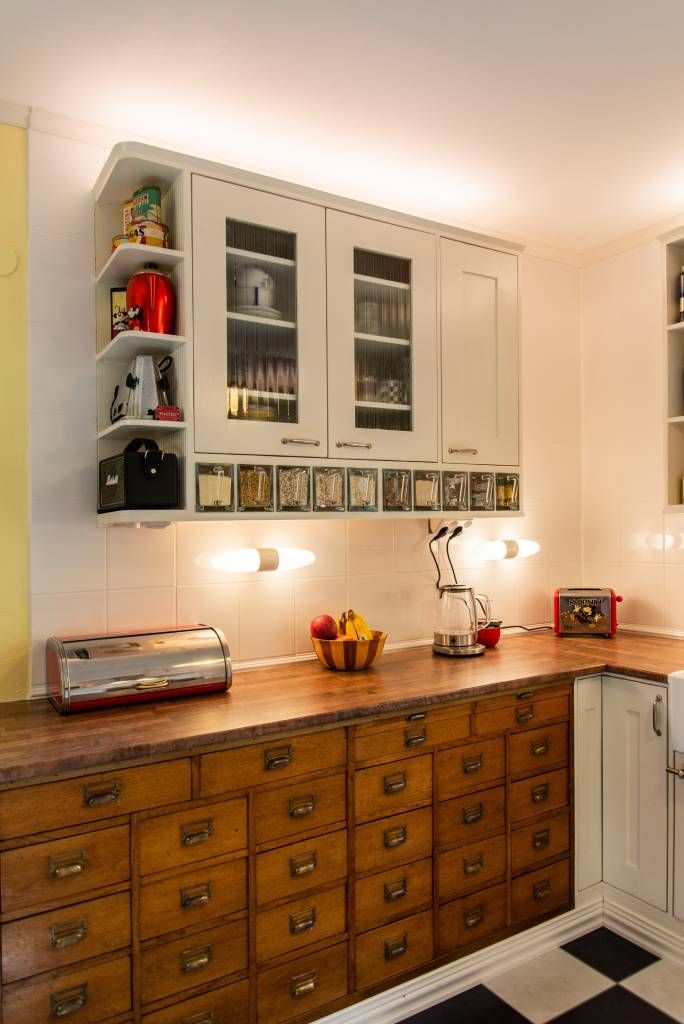 vintagekeittiön led-valaistus, led-polttimoita ja led-nauhaa