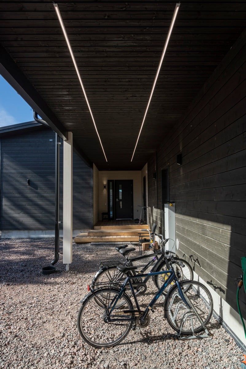 Matalassa pintaprofiilissa led nauha. Minimalistinen mutta tehokkaasti valaiseva ratkaisu. Ledstore.fi