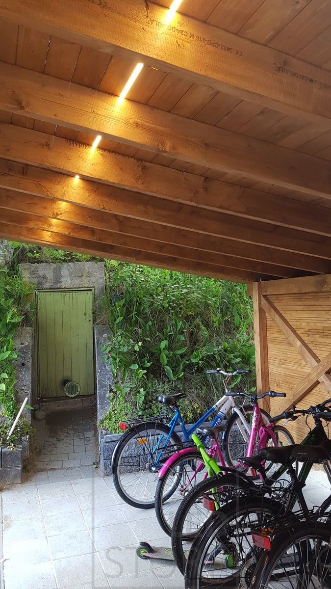 Led nauha valaisemassa kauniisti pyöräkatosta. Ledstore.fi