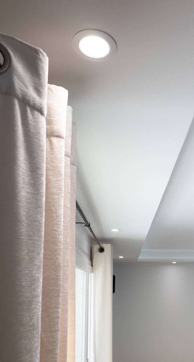 LED PYÖREÄ 023 LED spotti 9W on himmennettävä ja värilämpötilasäädettävä.