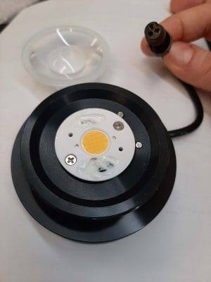 Colour temperature adjustable spotlight with multifunctional LED circuit