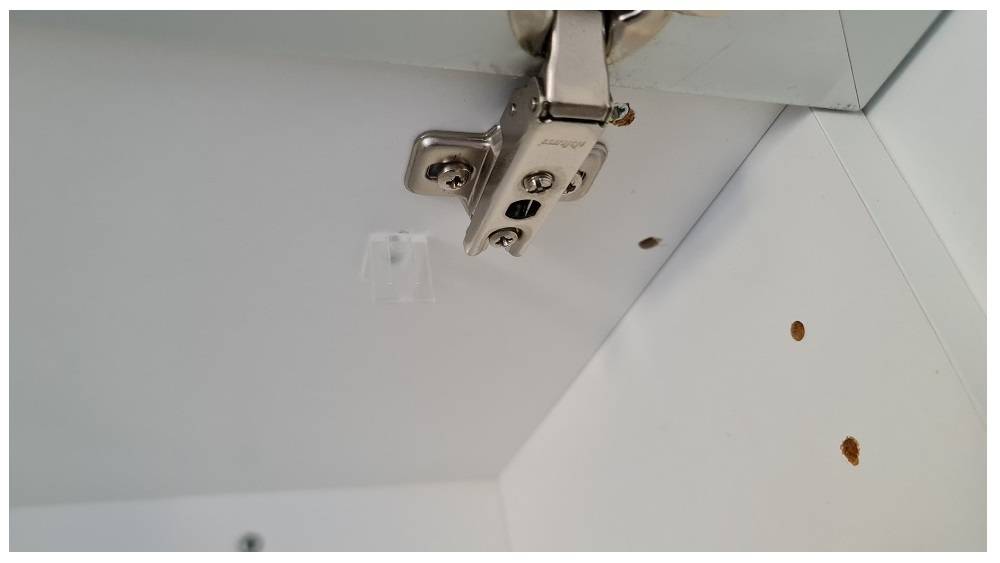 huomaamaton led profiilin kannake ja johdon reikä