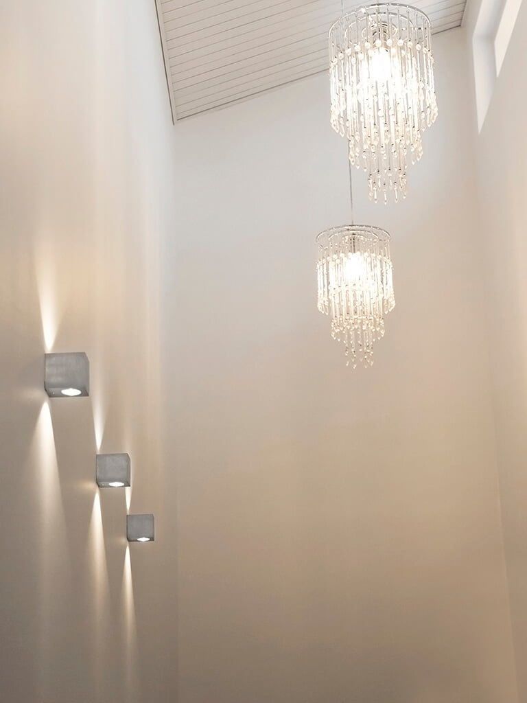 LED STORE -logo vihreällä taustalla; lihavoitu valkoinen teksti valkoisella neliöllä energiatehokkaisiin valaistusratkaisuihin.
