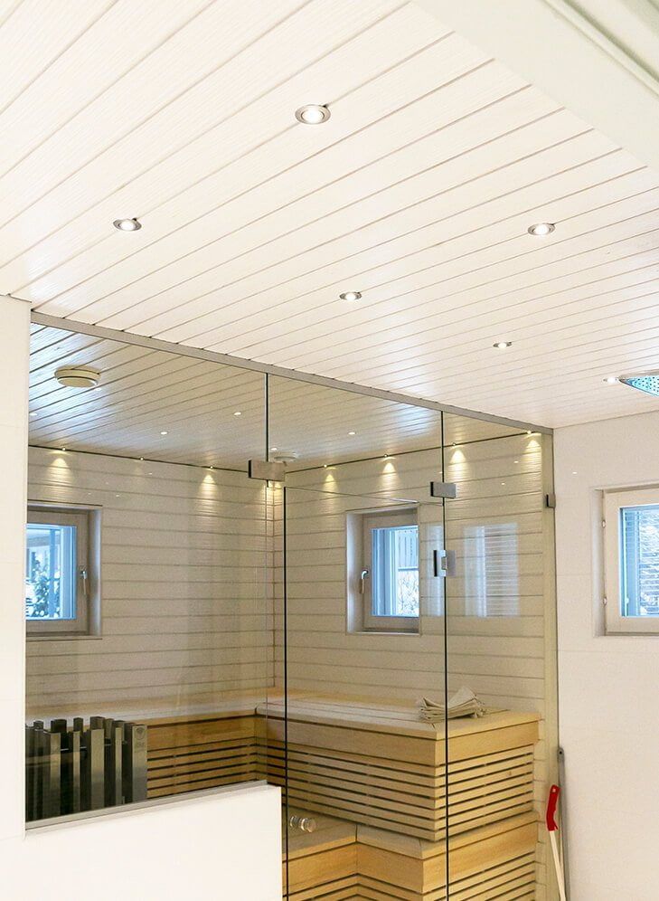 Vihreä tausta, jossa on valkoinen neliö lihavoitu "LED STORE" -teksti, joka edistää energiatehokkaita LED-valaistusratkaisuja.
