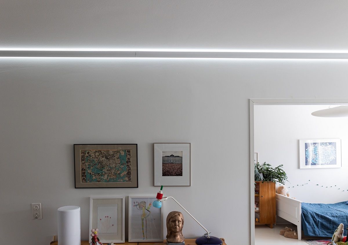 RGB+CCT led nauha indirect 3 kaariprofiilissa antaa paljon valoa tilaan.