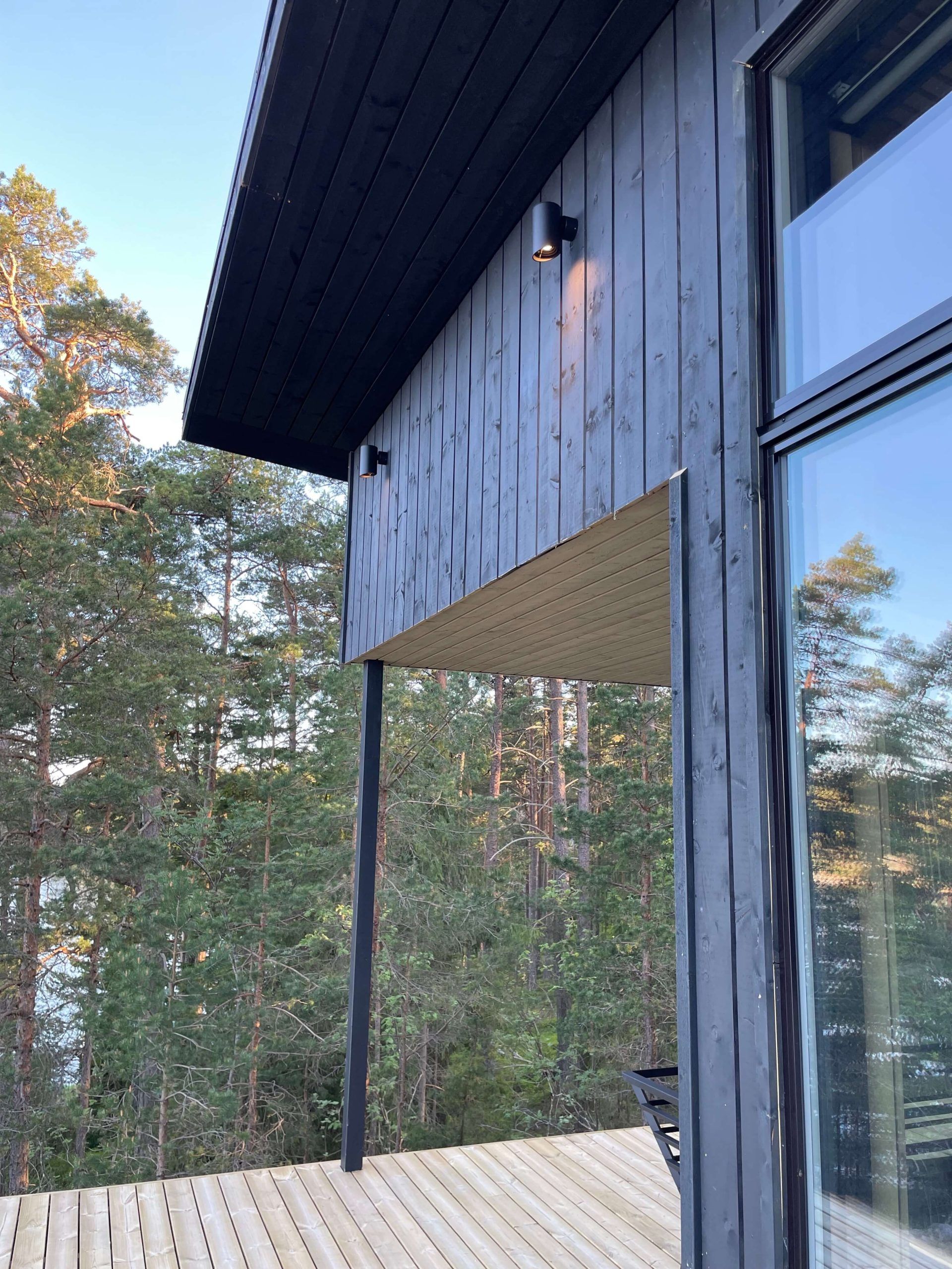 Viisto 1 seinävalaisin julkisivuvalaistuksessa.